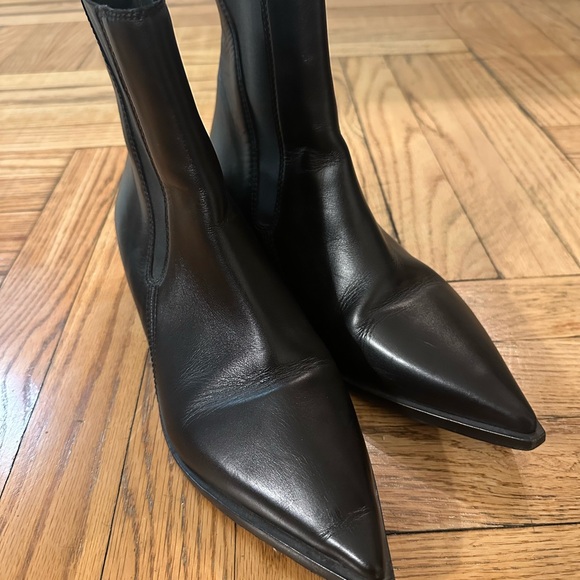 Burberry Women’s Black Boot - Picture 7 of 7